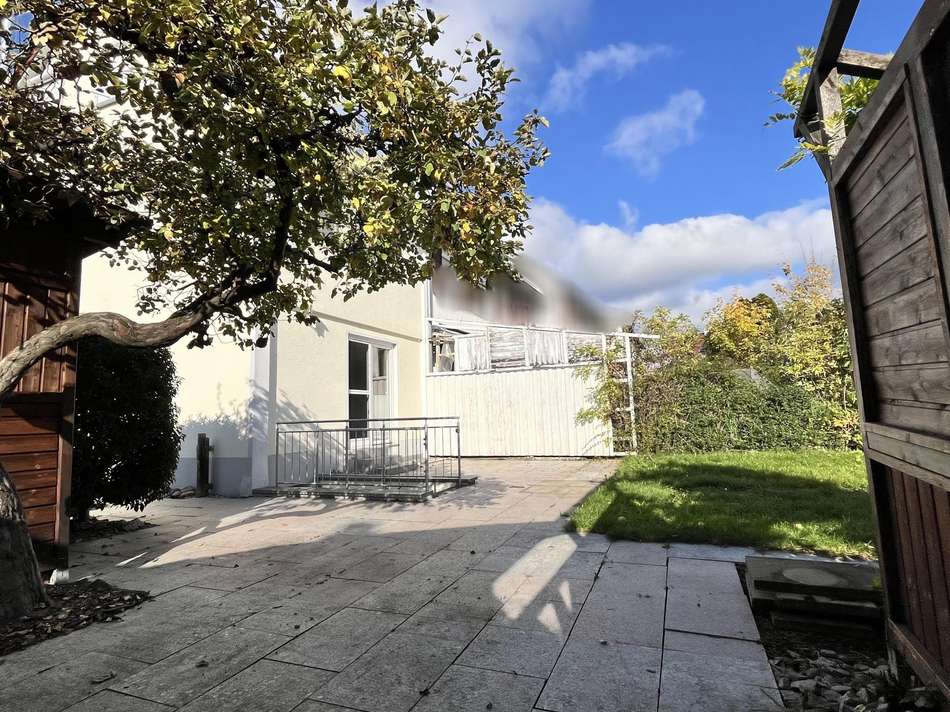 Blick durch den Garten