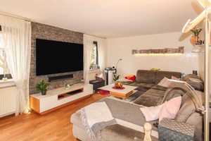 Zweifamilienhaus mit großem Sonnengarten, Ausbaupotenzial und Doppelgarage in ruhiger Lage – Fürstenfeldbruck (Kreis) – Vorschaubild 3