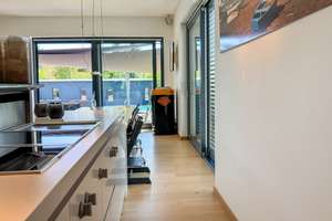 FAMILIENTRAUM IN DIREKTER MAINLAGE – High-End Architektenhaus mit Erdwärmepumpe, Sauna, PV-Anlage – 63075 Rumpenheim, Offenbach am Main – Vorschaubild 12