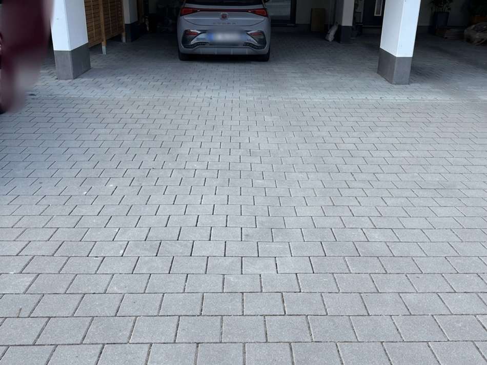 Carport und Stellplatz