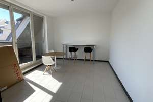 Über den Dächern Leipzigs: Möblierte 2-Raum-Wohnung mit sonniger Loggia & EBK