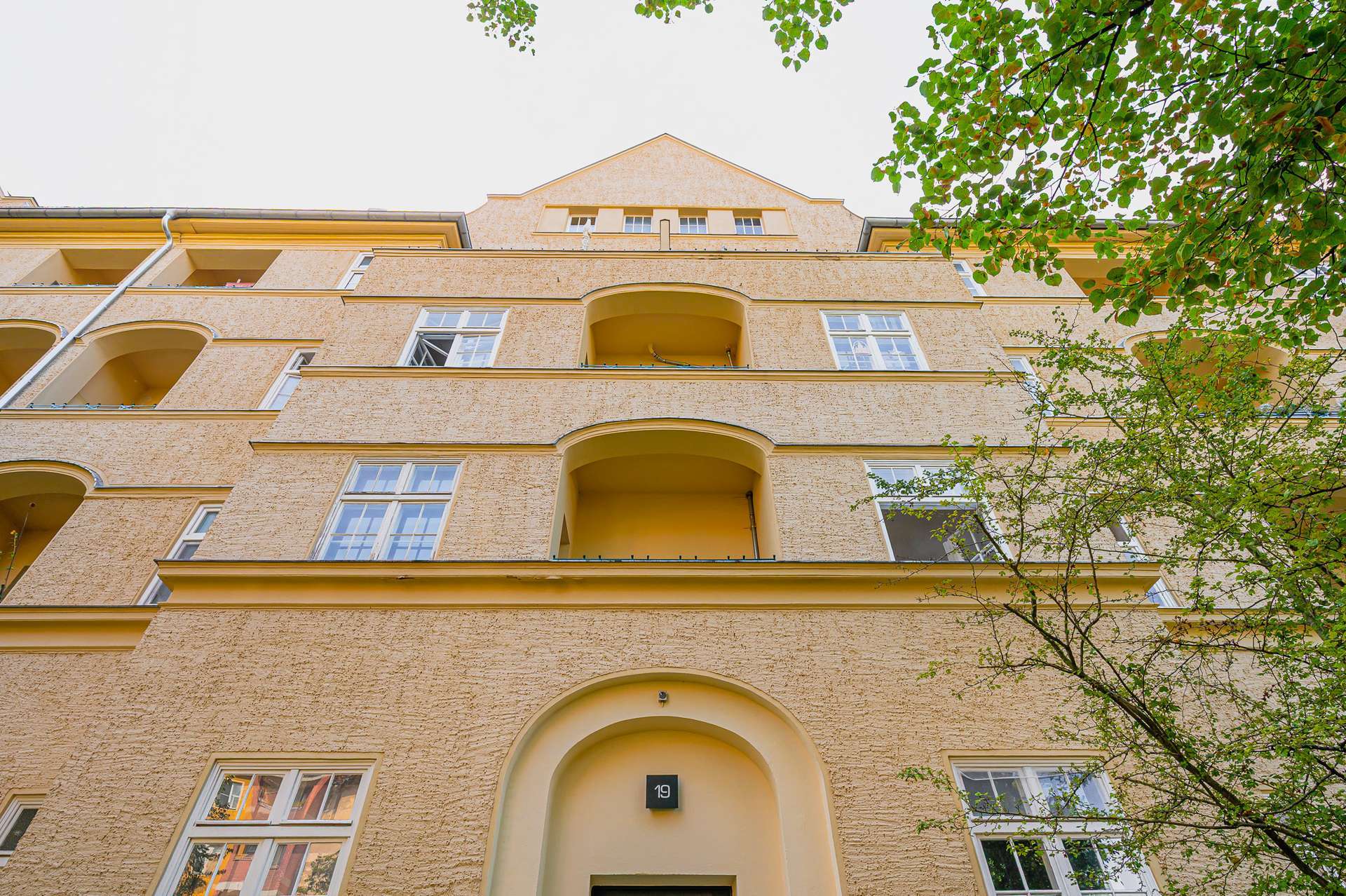 Schicke 2-Zimmer Dachgeschoss Wohnung mit großzügigem West-Balkon, Berlin – Bild 4