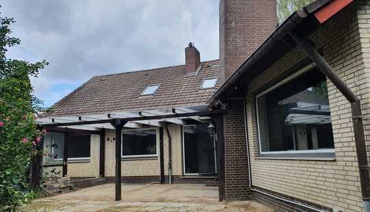 Bild von Architektenvilla mit großem Grundstück im Grünen - von privat
