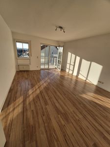 Moderne und gemütliche 1-Zimmer-Wohnung mit Sonnenbalkon, Einbauküche und neuem Bad in Liederbach