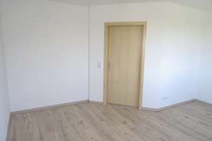Sehr schöne 2-Raum-Whg (ca. 60 m²) mit Fensterbad, W-Balkon und Stellplatz – Sachsenring 23, 9127 Gablenz, Chemnitz – Vorschaubild 18