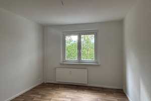 In Sanierung für Sie! Appartement für die kleine Familie - mit Balkon und Aufzug! – Kastanienallee 84, 12627 Berlin – Vorschaubild 3