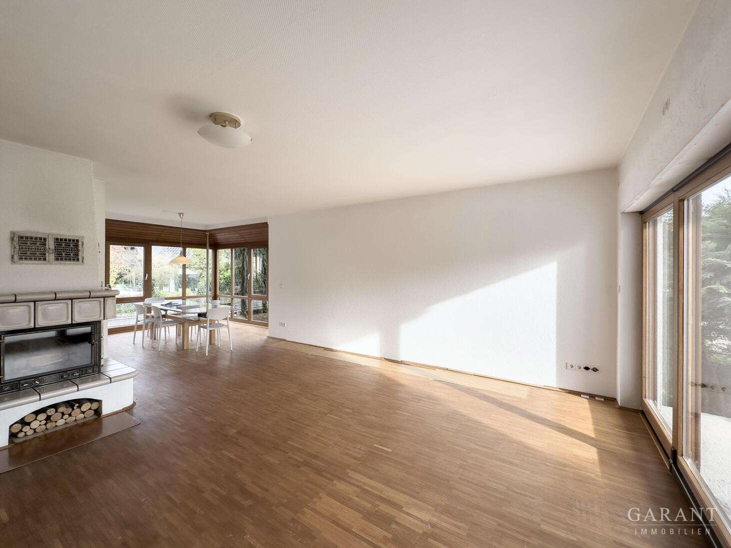 Immobilie in Großniedesheim - *** Architektenhaus mit zwei Wohneinheiten: stilvolles Wohnen mit vielseitigen Möglichkeiten *** - Bild 2