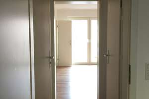 * ab 01.01. * separates Schlafzimmer, große Wohnküche, bodentiefe Fenster – Wörthstr. 12a, 47053 Hochfeld, Duisburg – Vorschaubild 7