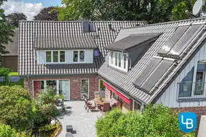Ihr energieeffizientes, modernes Zuhause mit Einliegerwohnung, großem Garten und überdachtem Pool – Hamburg – Vorschaubild 1