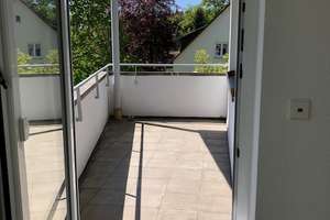 Stadtwohnung im Grünen: Helle, gemütliche 3,5-Zimmer-Wohnung mit Balkon im 2.OG in Stuttgart-N/-W – Ehrenhalde 2, 70192 Lenzhalde, Stuttgart – Vorschaubild 2