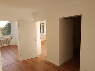 Sanierte und renovierte 2-Zimmer-Wohnung mit Garage
