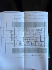 Helle moderne DG-Wohnung, citynah