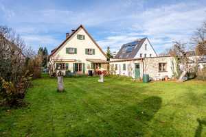 AIGNER-Idyllisches Einfamilienhaus mit Potential und weitläufigem Garten in Sendling – München – Vorschaubild 1