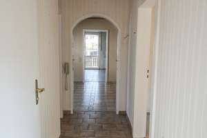 Großzügige DHH mit 2 WE auf 1.181m² Grundstück und Entwicklungspotenzial – Die vollständige Adresse der Immobilie erhältst du vom Anbieter., 90765 Stadeln, Herboldshof, Mannhof, Fürth – Vorschaubild 2