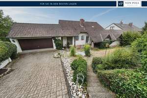 Aussichtsreiches Raumwunder: Einfamilienhaus mit Einliegerwohnung und Traumblick in Neustadt