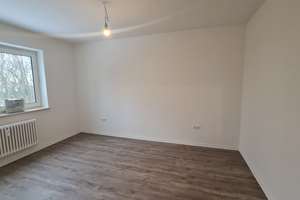 Attraktiv! 2-Zimmer-Wohnung frisch saniert (2024) – Augustenstr. 10, 24143 Gaarden-Ost, Kiel – Vorschaubild 1