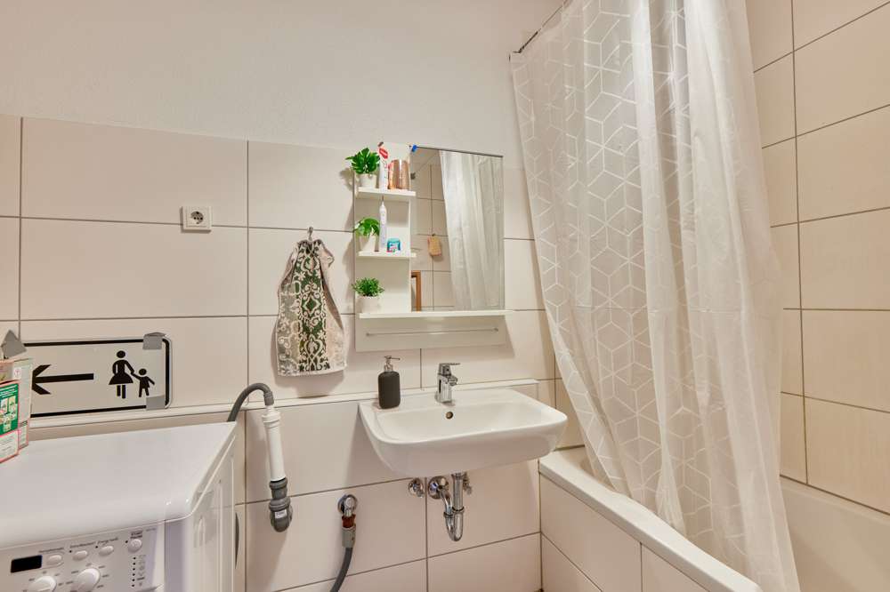 Immobilie in Eppelheim - HEIDELBERG - EPPELHEIM  - großzügige und gepflegte 3-Zimmerwohnung mit Stellplatz und zwei Balkonen - Bild 2