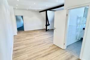 Sanierte und Stilvolle 2,5-Zimmer-Dachgeschosswohnung mit gehobener Innenausstattung in Düsseldorf – Reisholzer Straße 1, 40231 Lierenfeld, Düsseldorf – Vorschaubild 4