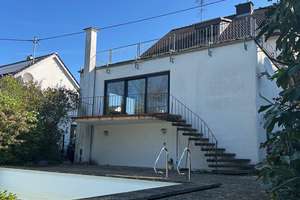 Großzügige Eigentumswohnung mit Garten und Pool in Wi-Igstadt