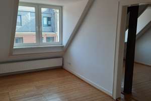 3-Zi.-DG-Altbauwohnung mit EBK in zentraler Lage, mit STP optional – Hermannstraße 18, 65183 Westend / Bleichstraße, Wiesbaden – Vorschaubild 7