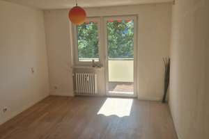Helle 4-Zimmer-Wohnung mit Balkon, Aufzug & Parkett in gefragter Lage Nürnberg (Schultheißallee) – Schultheißallee 55, 90478 Ludwigsfeld, Nürnberg – Vorschaubild 14