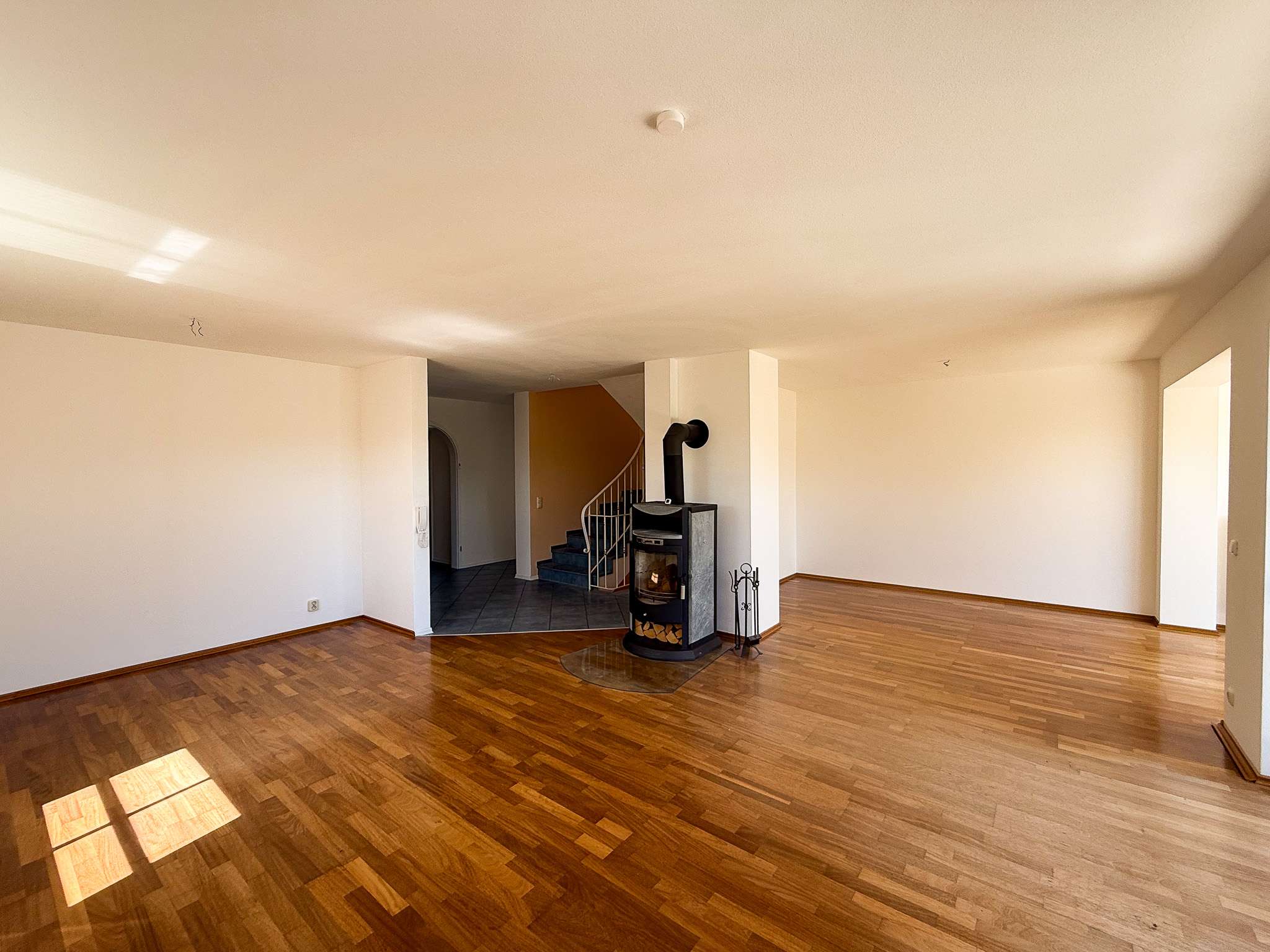 Immobilie in Höslwang - Sonnenverwöhntes Zuhause mit Berg- & Weitblick in idyllischer, ruhiger Umgebung - Bild 9