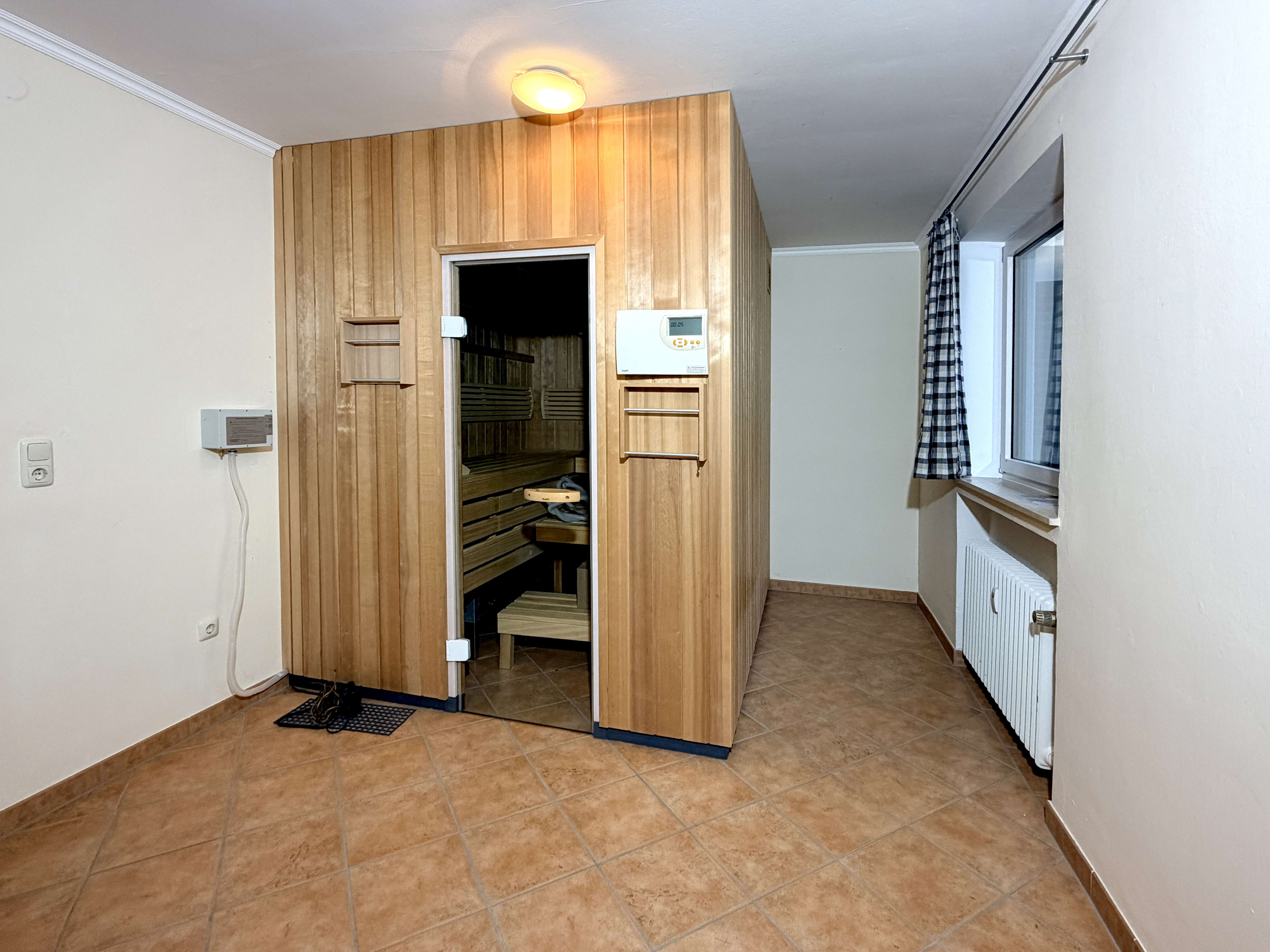 Immobilie in Garmisch-Partenkirchen - Geräumige Wohnung mit viel Privatsphäre - flexibel nutzbar! - Bild 11