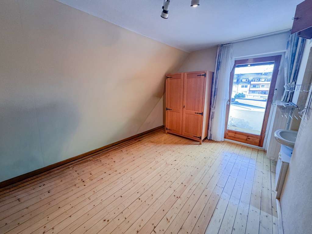 Immobilie in Siegburg - Freistehendes Einfamilienhaus mit Garten und Garage in Siegburg-Zange. - Bild 4