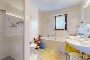Gepflegtes Reihenendhaus mit Pool, Sauna und zwei Garagen – Die vollständige Adresse der Immobilie erhältst du vom Anbieter., 81739 Waldperlach, München – Vorschaubild 13