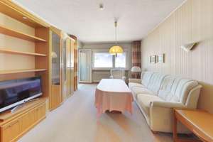 Charmante 3 Zi. -Wohnung mit Loggia und Garage in ruhiger Lage