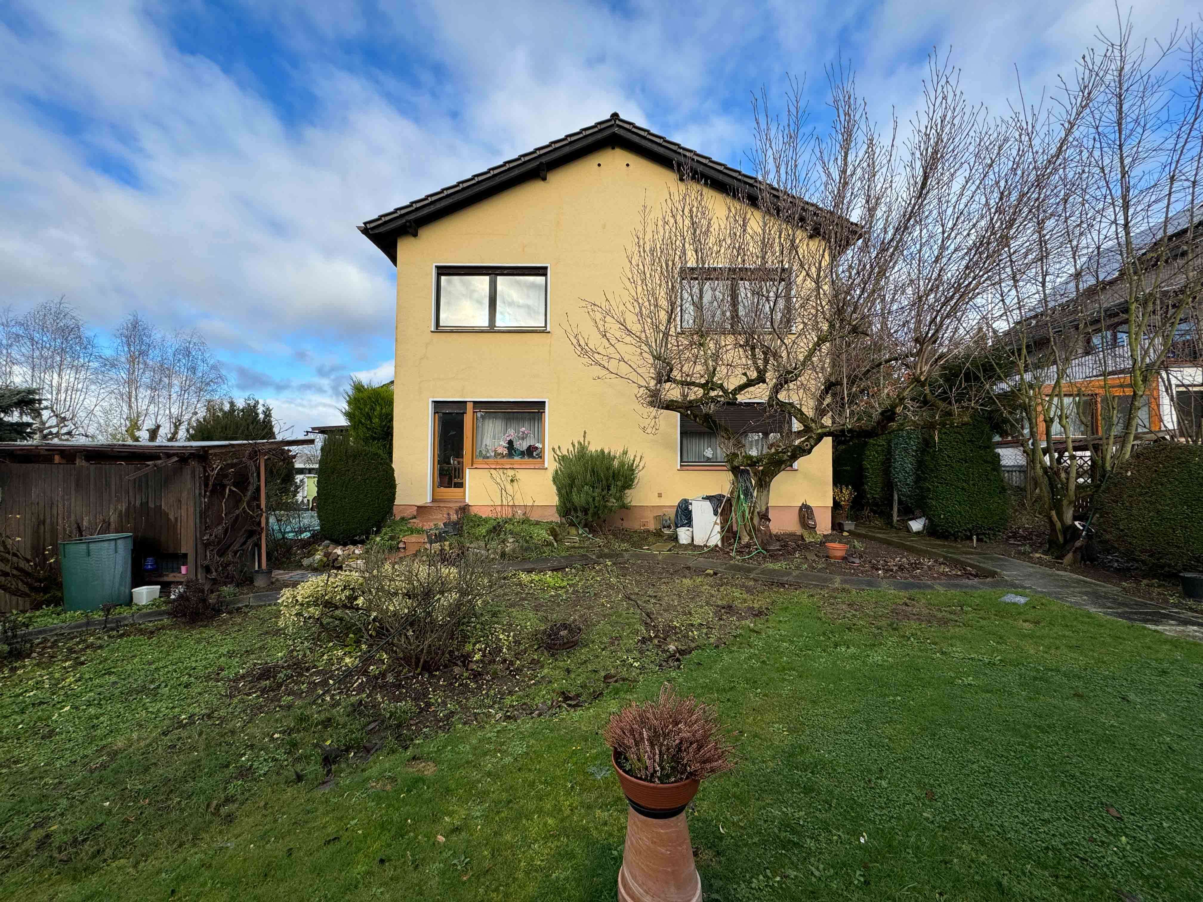 Sanierungsbedürftiges Einfamilienhaus in idyllischer Feldrandlage, Frankfurt am Main – Bild 4