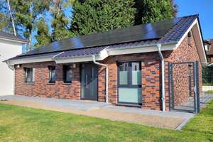 Neubau Bungalow in KfW-55 Bauweise: ebenerdig, energieeffizient sowie hochwertig ausgestattet