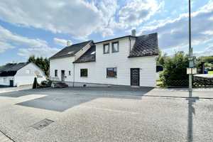 **Geräumiges Ein-/Zweifamilienhaus mit Garagen, Carport und großem Grundstück in Weitefeld** – Altenkirchen (Westerwald) (Kreis) – Vorschaubild 4