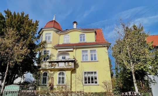 Charmante Stadtvilla mit drei großen Wohnungen