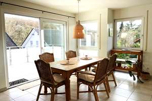 Tolle 4 Zi.-Wohnung - 1.OG – schöner gr. Eckbalkon - ruhige Lage - ´´Erdwärme``! – Die vollständige Adresse der Immobilie erhältst du vom Anbieter., 72770 Ohmenhausen, Reutlingen – Vorschaubild 2
