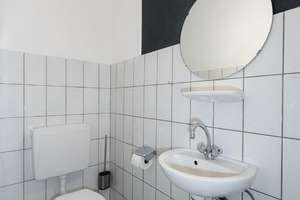 Gut und zentral gelegenes Zweifamilienhaus mit Gewerbeeinheit, Garage und großen Garten – Die vollständige Adresse der Immobilie erhältst du vom Anbieter., 28259 Kirchhuchting, Bremen – Vorschaubild 14