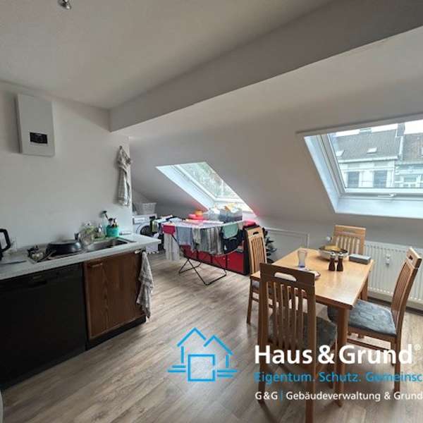*** Attraktives u. solides Mehrfamilienhaus - mit Garagen - Aachener Innenstadt ***