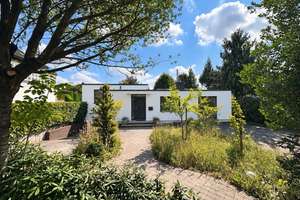 Einfamilienhaus mit großem Garten in ruhiger Lage