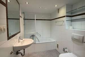 Exklusive 3-Zimmer-Wohnung mit Pool & Sauna in Düsseldorf-Niederkassel (Grenze Oberkassel) – Die vollständige Adresse der Immobilie erhältst du vom Anbieter., 40547 Niederkassel, Düsseldorf – Vorschaubild 12