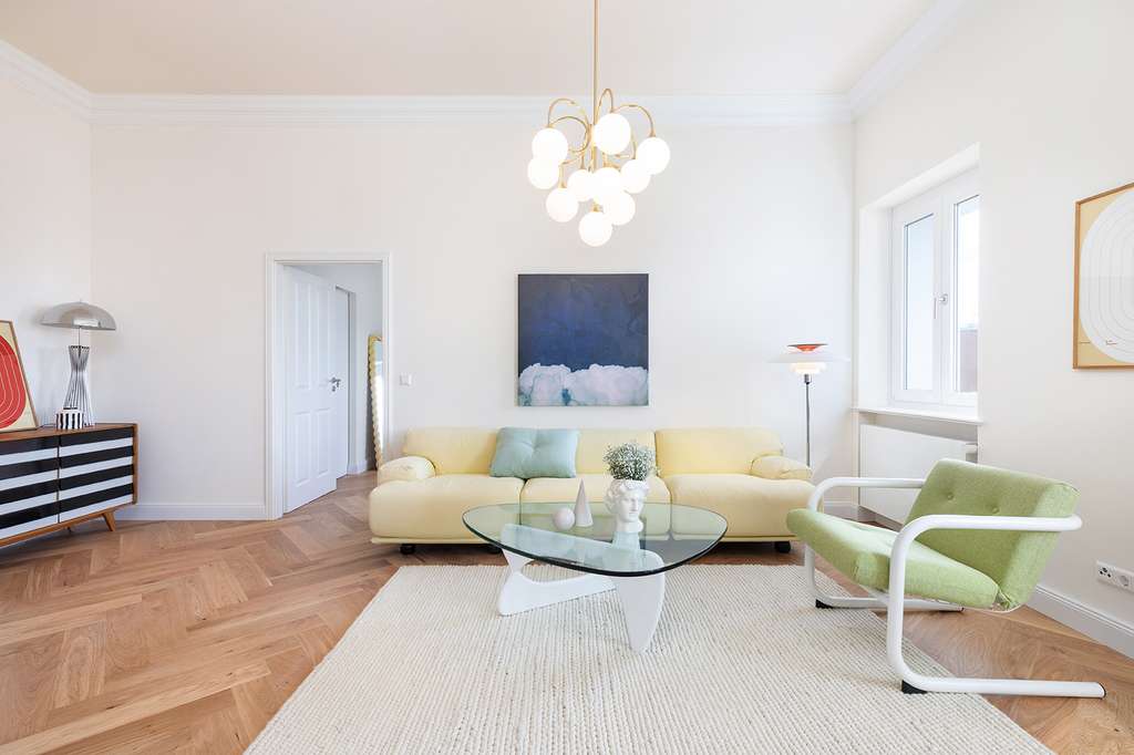 Brunnenkiez, Mitte: Vollständig sanierte 3-Zimmer-Dachgeschoss-Wohhnung, Aufzug, hohe Decken!