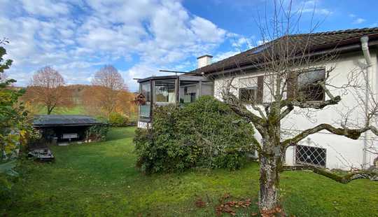 Bild von Großzügiges EFH mit ELW & 2 Garagen auf großem Grundstück