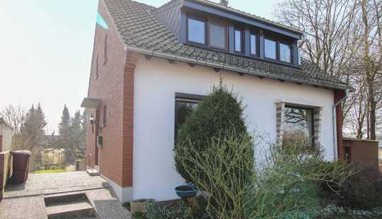 Bild von Für Macher: Gestaltbares 5-Zi.-EFH mit großem Garten, Balkon und Garage in begehrter Lage