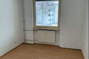 Hübsche Dreizimmerwohnung in Sündersbühl mit Loggia! Zeitmietvertrag bis August 2028! – Nansenstr. 11, 90439 Sündersbühl, Nürnberg – Vorschaubild 3