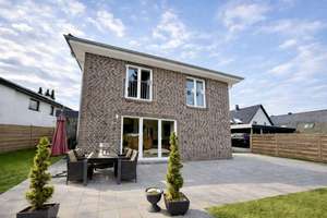 Neuwertige Doppelhaushälfte mit 940qm Grundstück