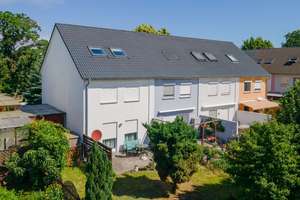 Mit Keller, ausgebautem Dach, Carport und Süd-Terrasse: Vermietetes Reihenendhaus in Rüdersdorf