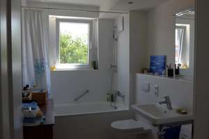Lichtdurchflutete, ruhige 3 Zi-Wohnung mit Parkblick von privat, EBK, Loggia, Balkon, Gäste-WC – Fischer-von-Erlau-Straße 5a, 80689 Am Westbad, München – Vorschaubild 4