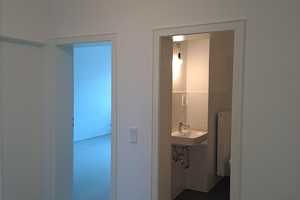 Sanierte 2-Zimmerwohnung mit modernem Badezimmer und Balkon. – Westfalenstr. 42, 40472 Düsseldorf – Vorschaubild 4