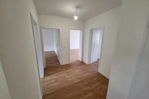 Helle 3-Zimmerwohnung mit Loggia in der Hammerschmiede zu vermieten – Karlsbader Straße 24, 86169 Hammerschmiede, Augsburg – Vorschaubild 4