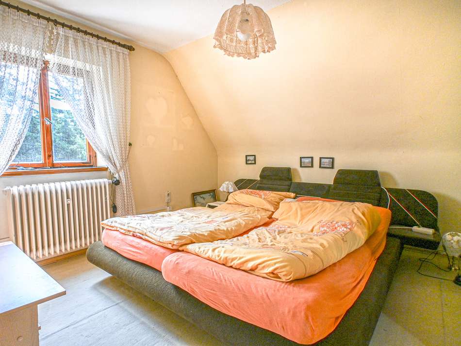 Schlafzimmer 1 DG