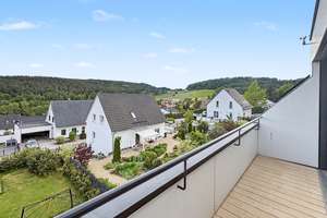 Architektonische DHH in exklusiver Hanglage – modernes Wohnerlebnis in Simmelsdorf – Die vollständige Adresse der Immobilie erhältst du vom Anbieter., 91245 Simmelsdorf – Vorschaubild 21